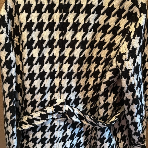 Black & White Coat - Picture 8 of 8